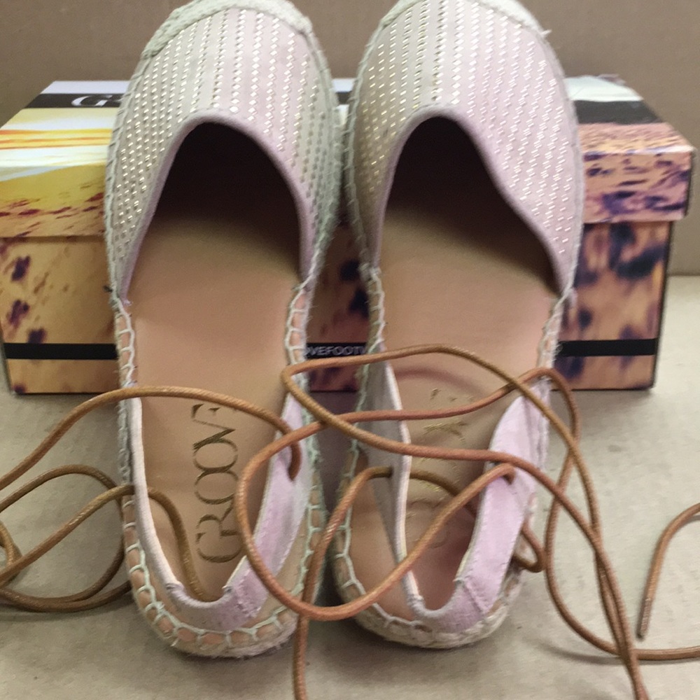 Groove Lace Up Size 7.5
